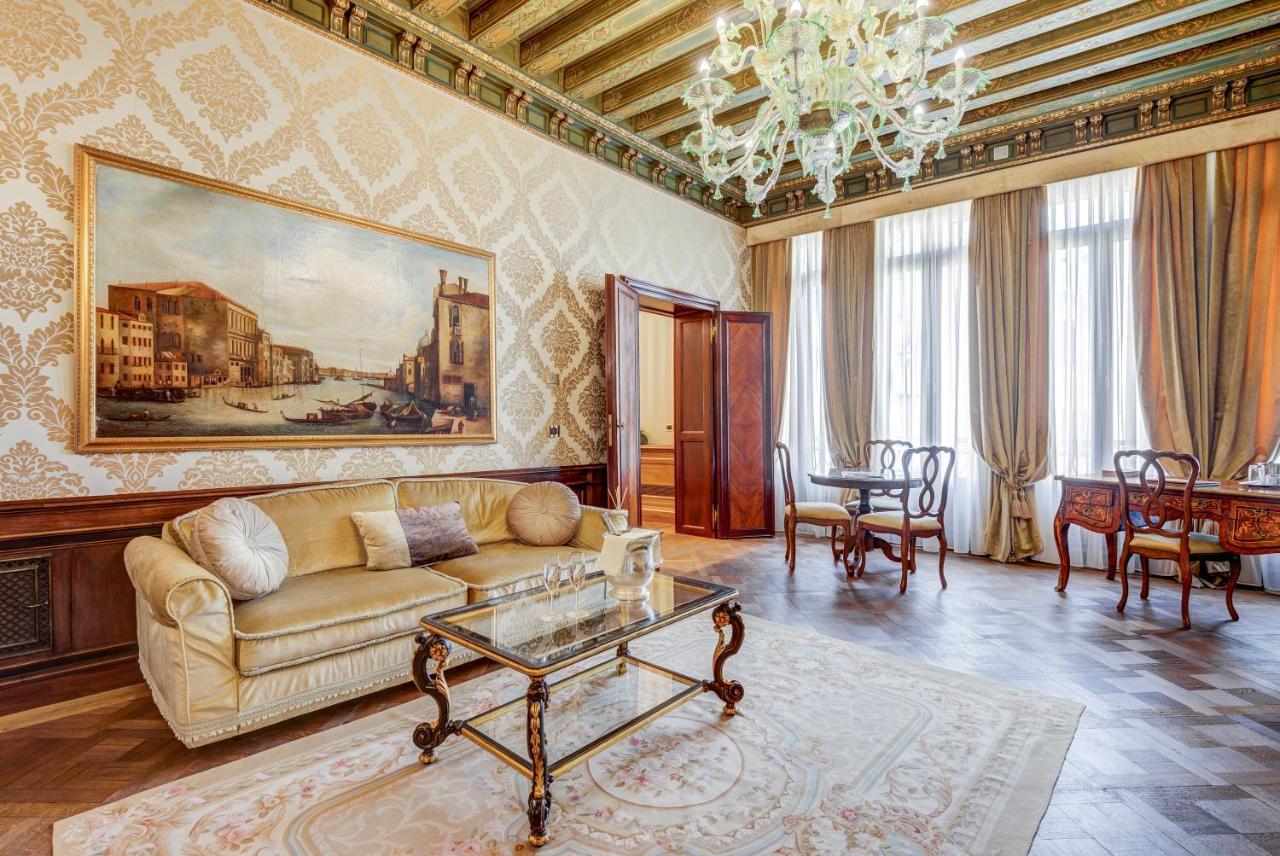 Hotel Ai Reali - Small Luxury Hotels Of The World Venesia Bagian luar foto